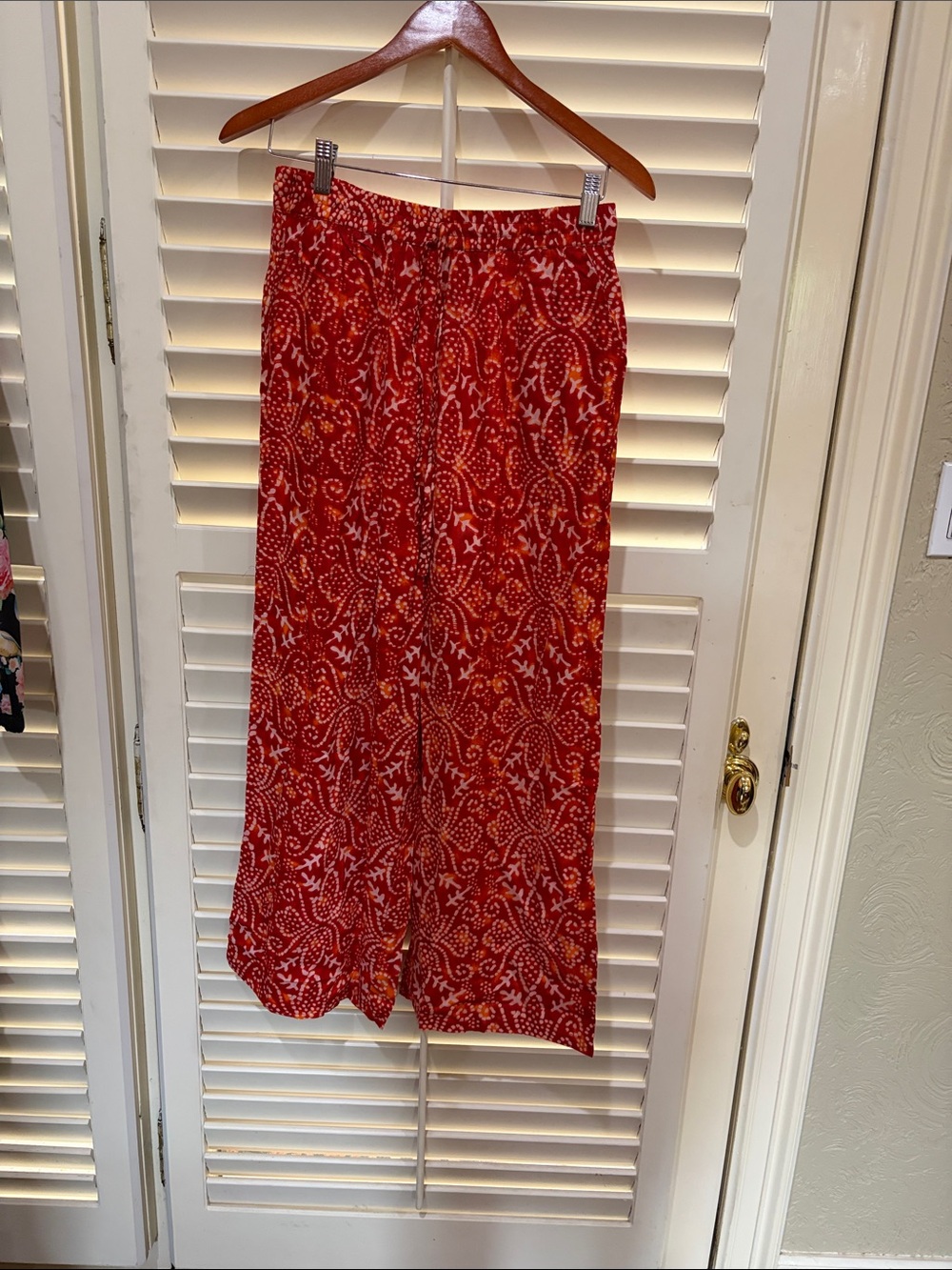 Here&Now Wide Leg Orange And White Pants. Size Medium